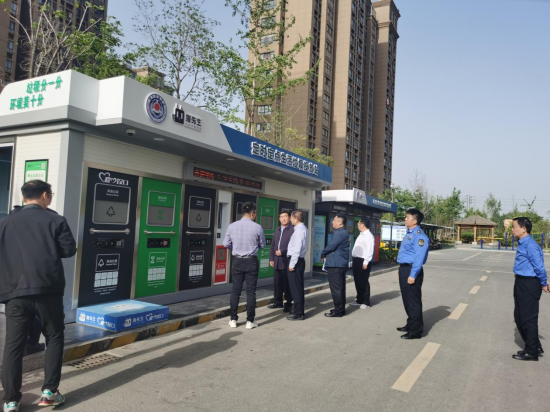 華展貓先生，智能垃圾分類設(shè)備廠家，定時(shí)定點(diǎn)生活垃圾投放點(diǎn)